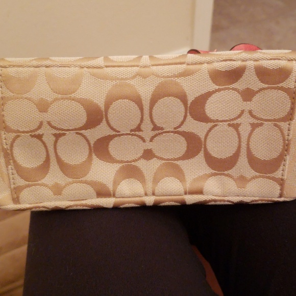 Coach - Picture 4 of 6